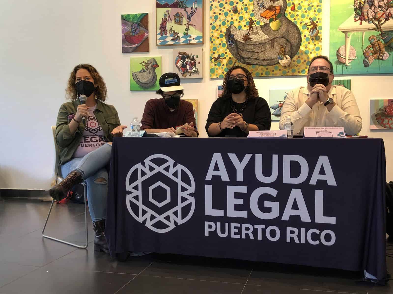 De izquierda a derecha: Ariadna Godreau Aubert (ALPR), Noah Patton (NLIHC), Nicole Díaz González(Asesora legal legislativa), Denis Márquez (Legislatura)